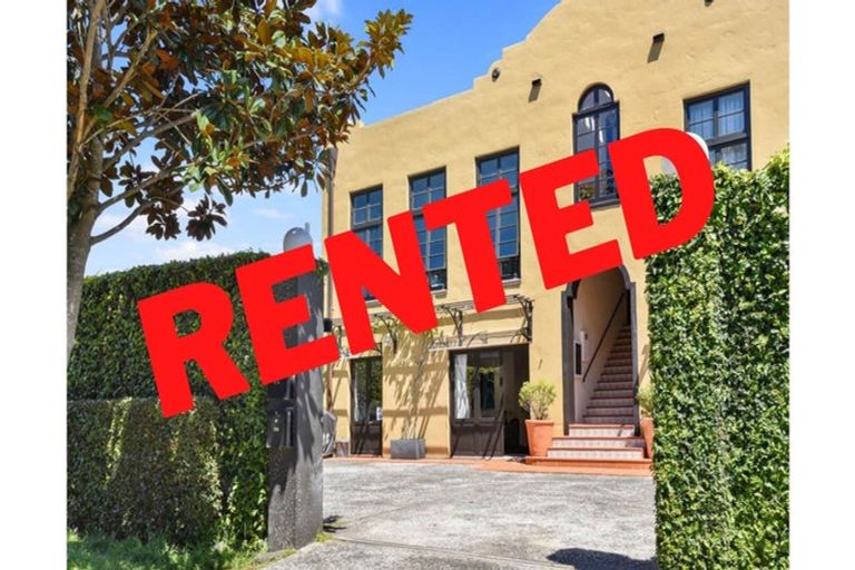 Photo of property in 1/25a Lake Road, Devonport, Auckland, 0624