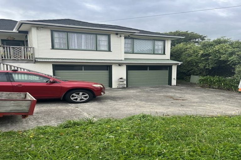 Photo of property in 20 Ranui Terrace, Tawa, Wellington, 5028