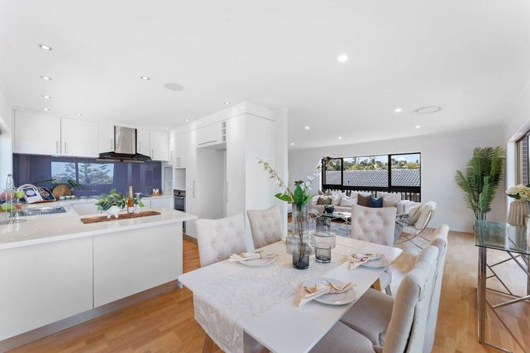 Photo of property in 23 Ravenwood Drive, Forrest Hill, Auckland, 0620