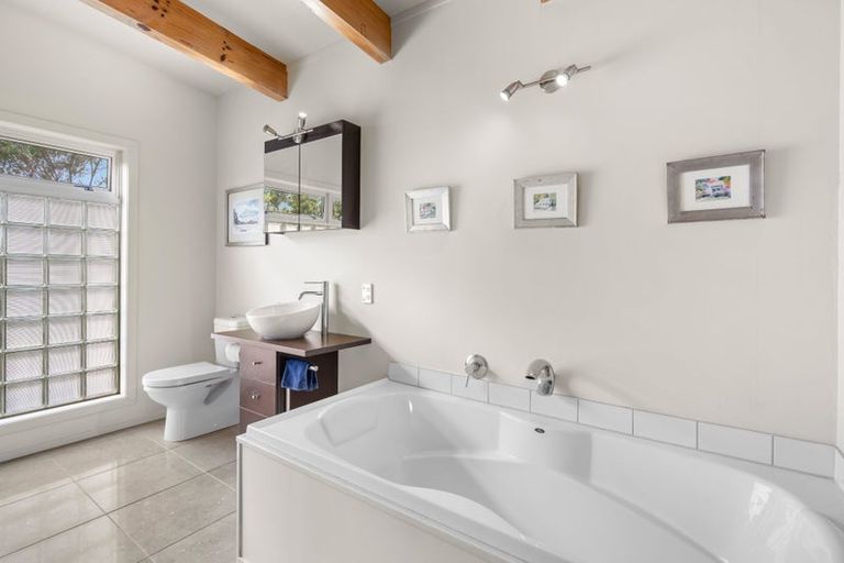 Photo of property in 143 Saqa Way, Matapouri, Whangarei, 0173