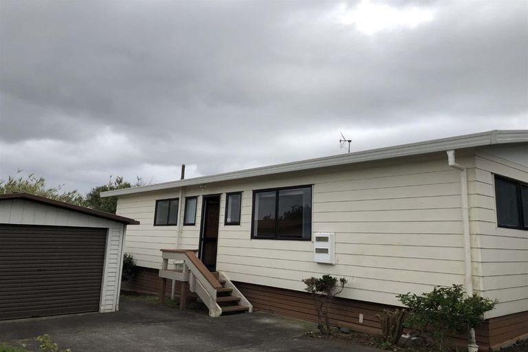 Photo of property in 1/158 View Road, Sunnyvale, Auckland, 0612