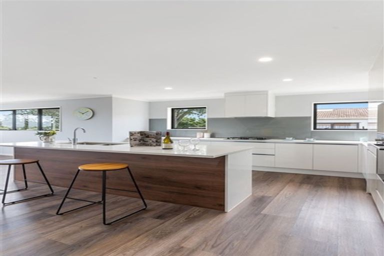 Photo of property in 18a Orams Road, Hillpark, Auckland, 2102