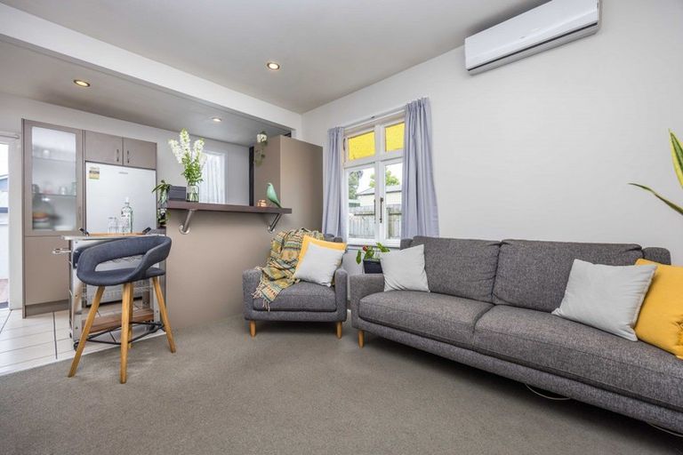 Photo of property in 22 Te Atatu Road, Te Atatu South, Auckland, 0610