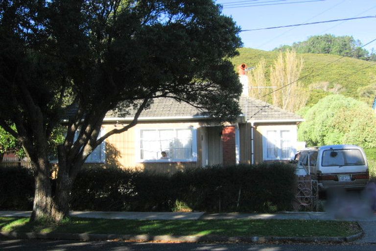 Photo of property in 52 Petherick Street, Taita, Lower Hutt, 5011