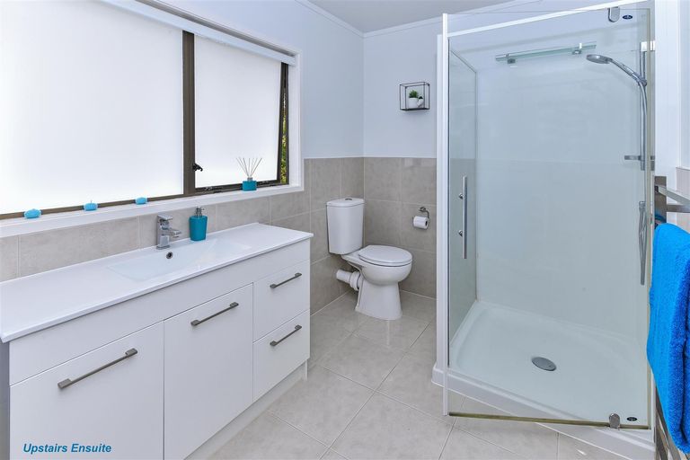 Photo of property in 24 Deodar Place, Totara Heights, Auckland, 2105