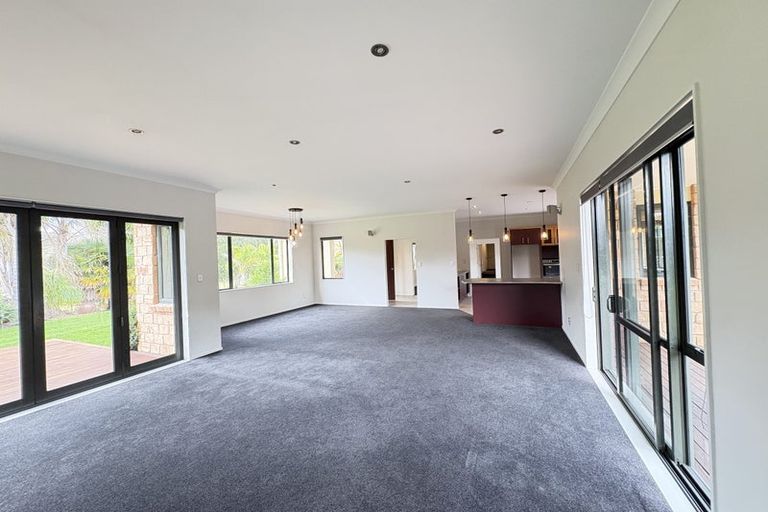 Photo of property in 30 Foster Road, Kumeu, 0891