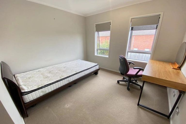 Photo of property in 57 Fields Parade, Oteha, Auckland, 0632