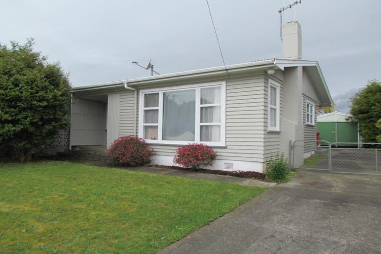 Photo of property in 14 Karaka Crescent, Levin, 5510