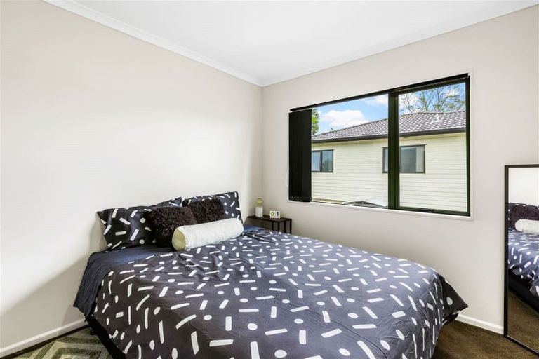 Photo of property in 22 Gordon Stanley Drive, Massey, Auckland, 0614