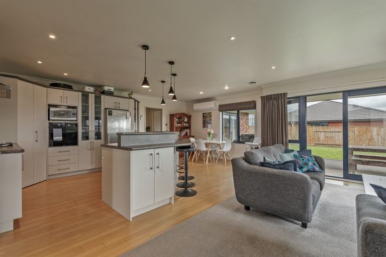 Photo of property in 186 Pacific Drive, Fitzherbert, Palmerston North, 4410