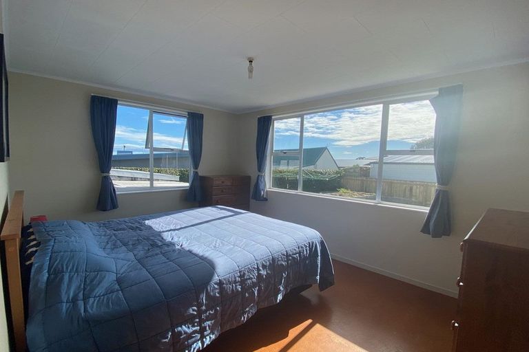 Photo of property in 8 Clifton Drive, Waitara, 4320