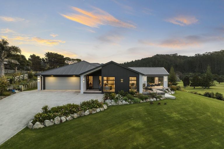 Photo of property in 19 Titoki Lane, Whangamata, 3691