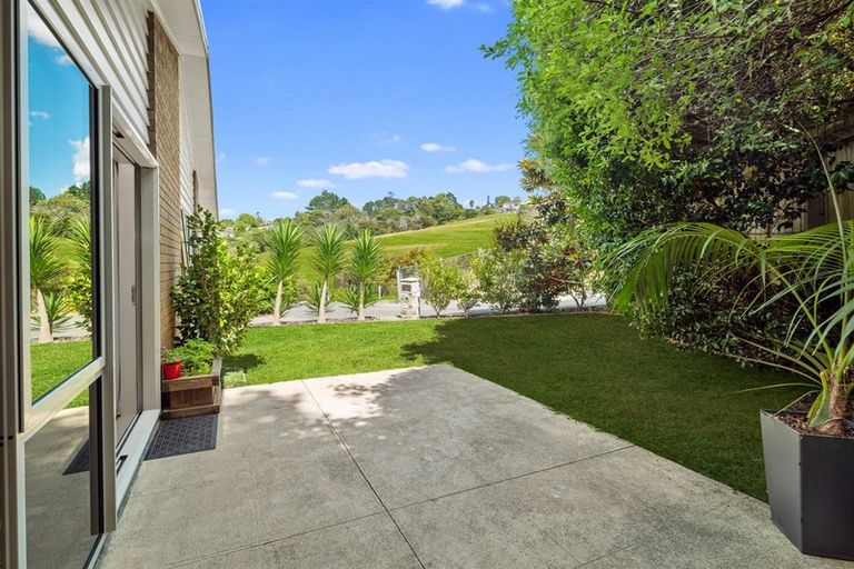 Photo of property in 39 Namsan Close, Fairview Heights, Auckland, 0632