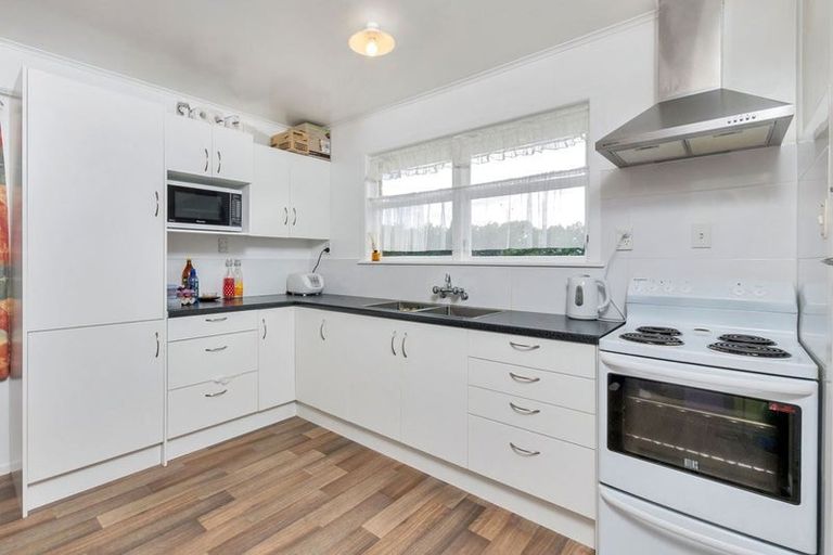 Photo of property in 10 Crawford Avenue, Mangere Bridge, Auckland, 2022