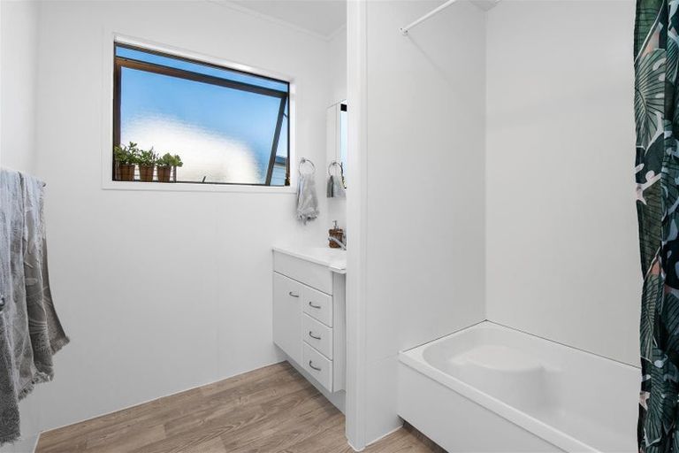 Photo of property in 8 Taurus Place, Kawaha Point, Rotorua, 3010