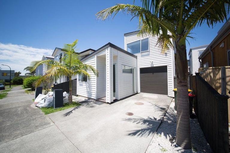 Photo of property in 33 Lockheed Street, Hobsonville, Auckland, 0618