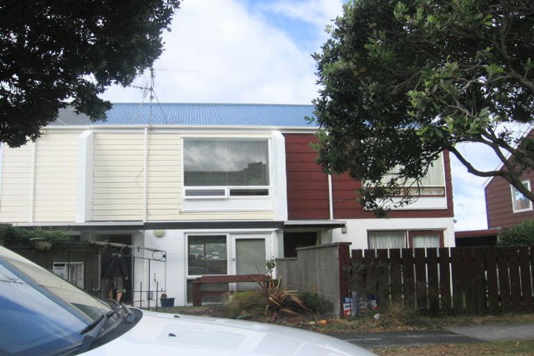Photo of property in 14 Waiwera Crescent, Maupuia, Wellington, 6022