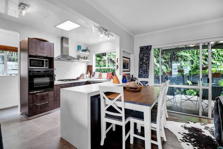 Photo of property in 118 Huatoki Street, Frankleigh Park, New Plymouth, 4310