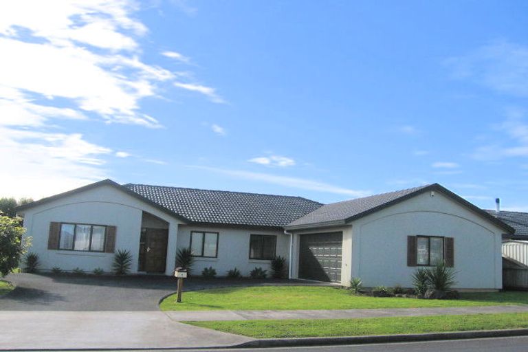 Photo of property in 4 Lansell Drive, East Tamaki Heights, Auckland, 2016