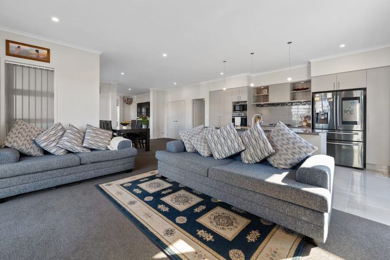 Photo of property in 32 Rainey Crescent, Papamoa Beach, Papamoa, 3118