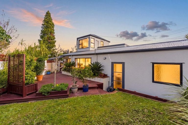 Photo of property in 2/953 Beach Road, Torbay, Auckland, 0630