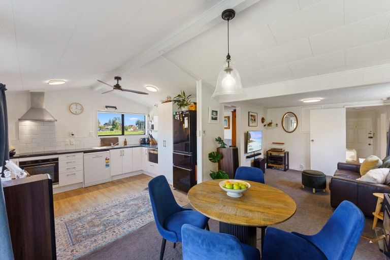 Photo of property in 17 Old Coach Road South, Otaki Beach, Otaki, 5512