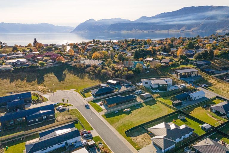 Photo of property in 12 Magpie Place, Lake Hawea, 9382
