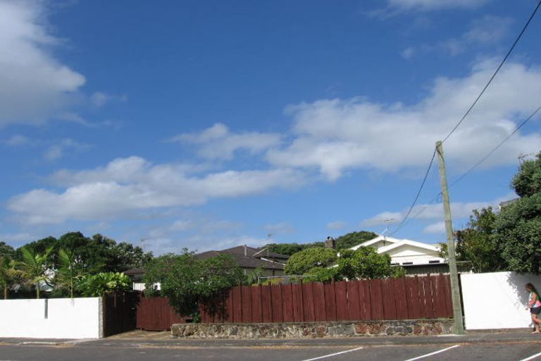 Photo of property in 47 Milford Road, Milford, Auckland, 0620
