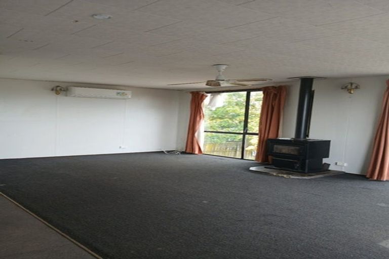 Photo of property in 15 Kopara Place, Clendon Park, Auckland, 2103