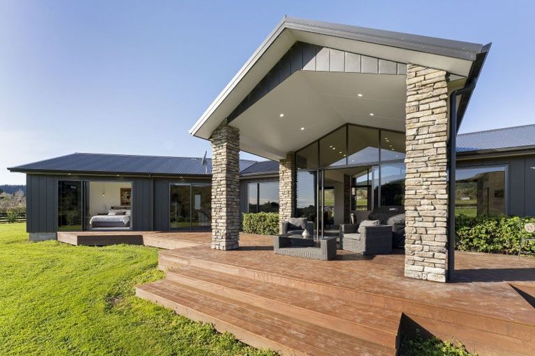 Photo of property in 180 North Manakau Road, Manakau, Levin, 5573