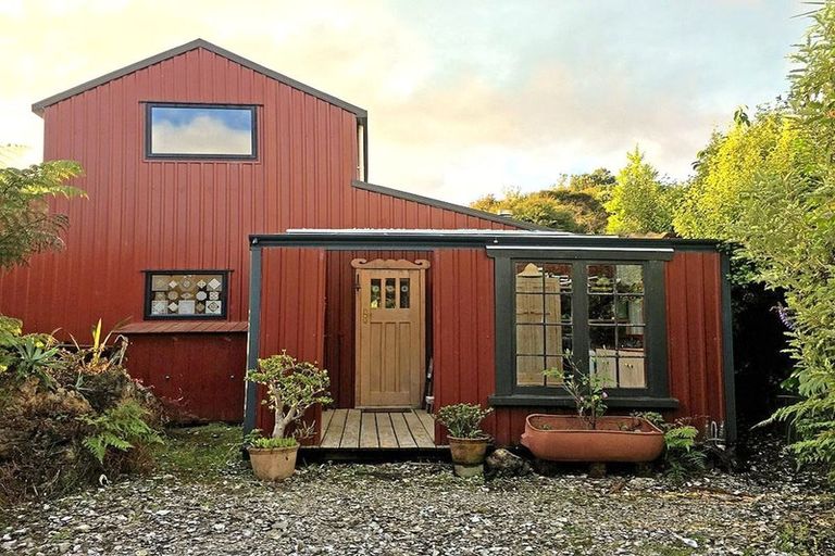 Photo of property in 76 Top Town Place, Coromandel, 3506