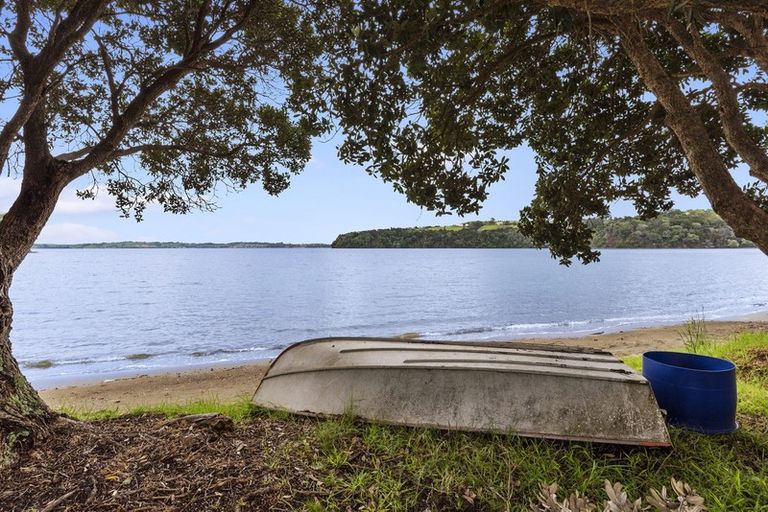 Photo of property in 80 Clinton Road, Tawharanui Peninsula, Matakana, 0986