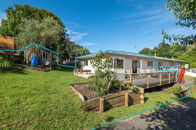 Photo of property in 2/31 Sispara Place, Beach Haven, Auckland, 0626