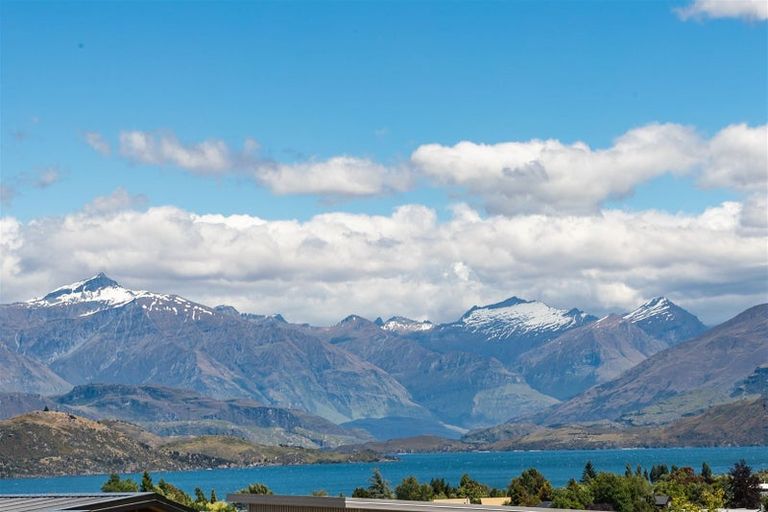 Photo of property in 7 Mcneil Crescent, Wanaka, 9305