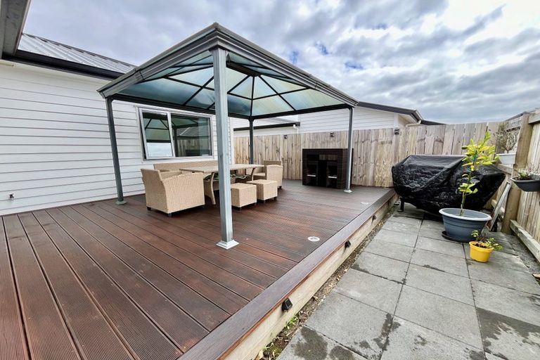 Photo of property in 16 Whareatua Avenue, Takanini, 2112