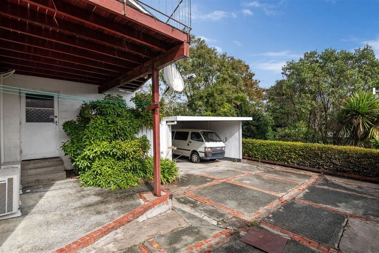Photo of property in 358 Glenfield Road, Glenfield, Auckland, 0629