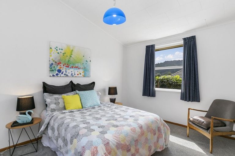 Photo of property in 33 Ranui Crescent, Khandallah, Wellington, 6035