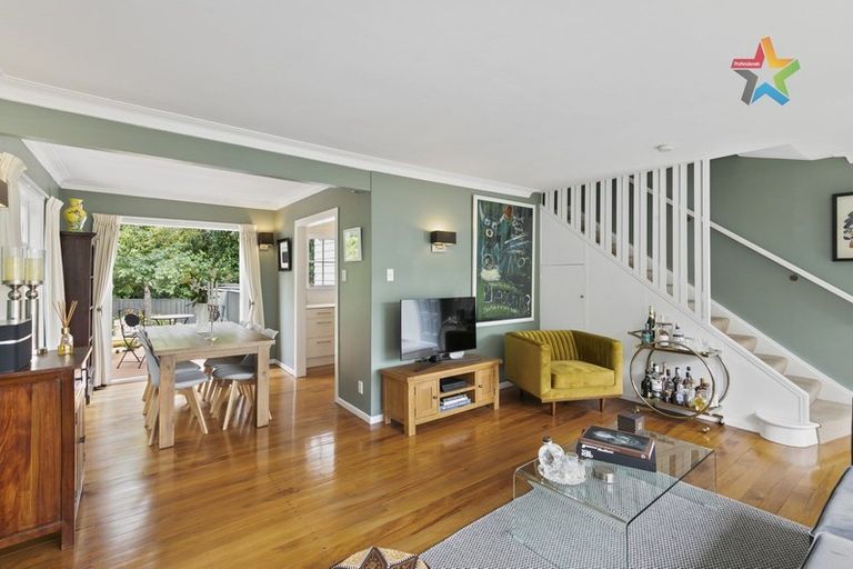 Photo of property in 4a Taumaru Avenue, Lowry Bay, Lower Hutt, 5013