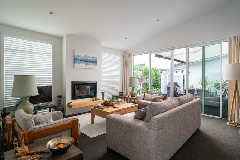 Photo of property in 13 Pukenamu Road, Rainbow Point, Taupo, 3330