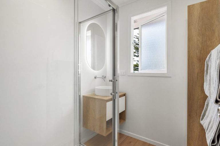 Photo of property in 1/17 Stanley Road, Glenfield, Auckland, 0629