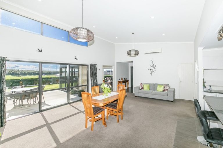 Photo of property in 2 Ruske Place, Grandview Heights, Hamilton, 3200