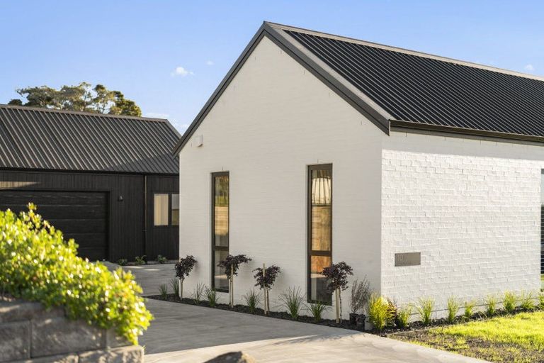 Photo of property in 10 Kerr Crescent, Patumahoe, 2679