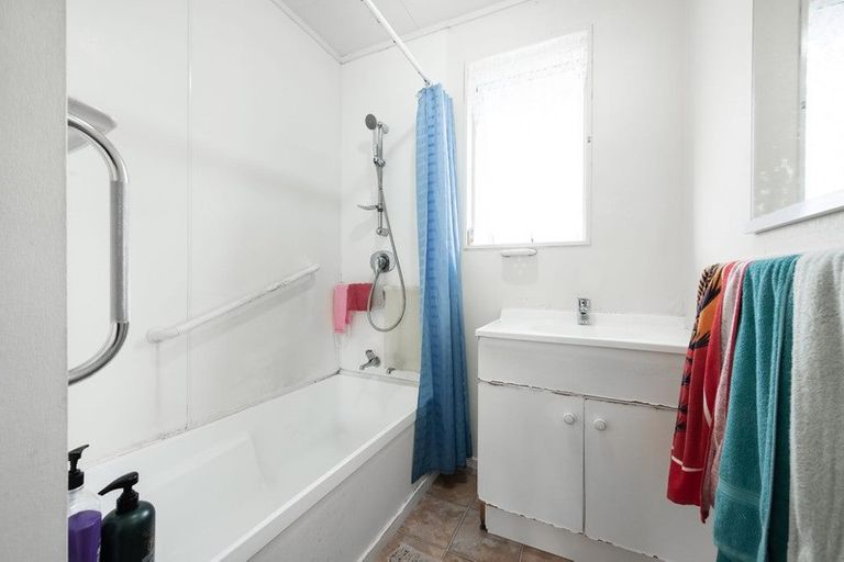 Photo of property in 41a Woodside Road, Massey, Auckland, 0614