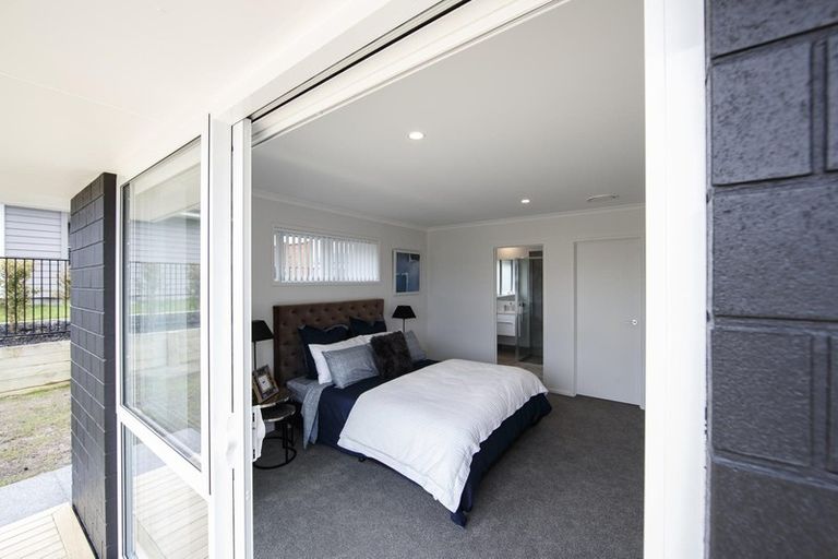 Photo of property in 15 Pitoitoi Drive, Riverhead, 0820