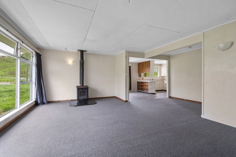 Photo of property in 16 Gordon Terrace, Hunterville, 4730
