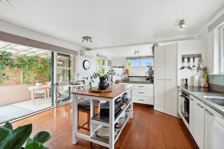 Photo of property in 23 Penton Road, Stanmore Bay, Whangaparaoa, 0932