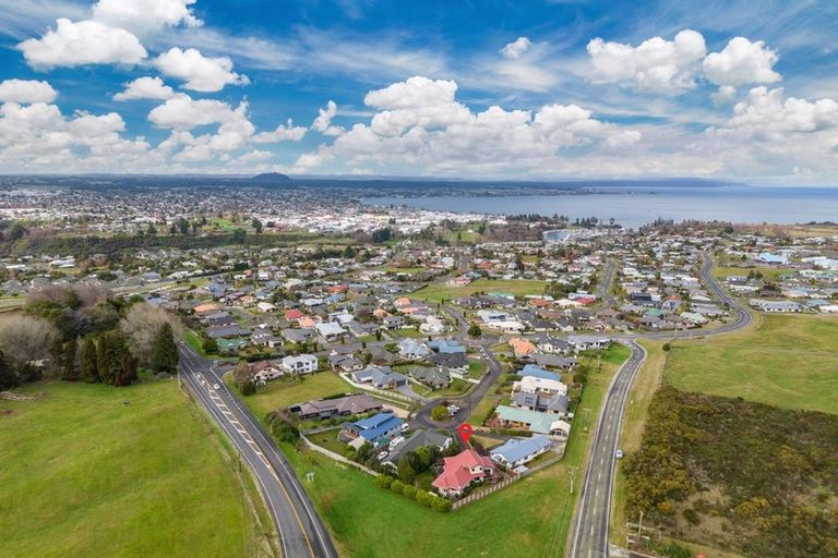 Photo of property in 16 Carpentras Way, Nukuhau, Taupo, 3330