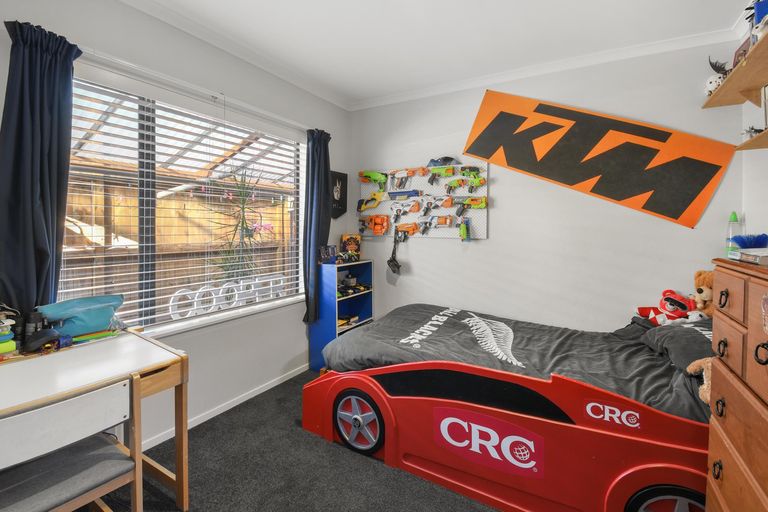 Photo of property in 25 Croftview Road, Wattle Downs, Auckland, 2103