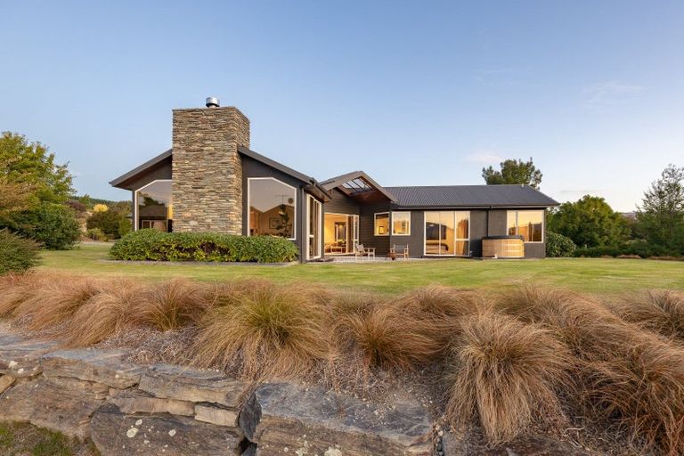 Photo of property in 10 The Terraces, Wanaka, 9305