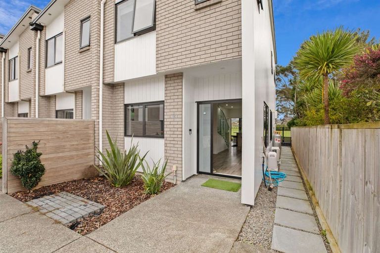 Photo of property in 15c Arney Road, Ranui, Auckland, 0612